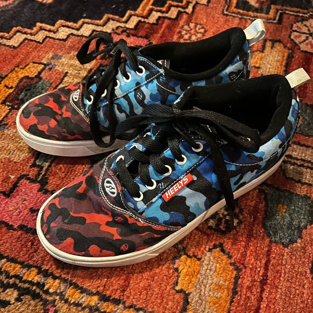 Heelys red and blue camo youth size 6